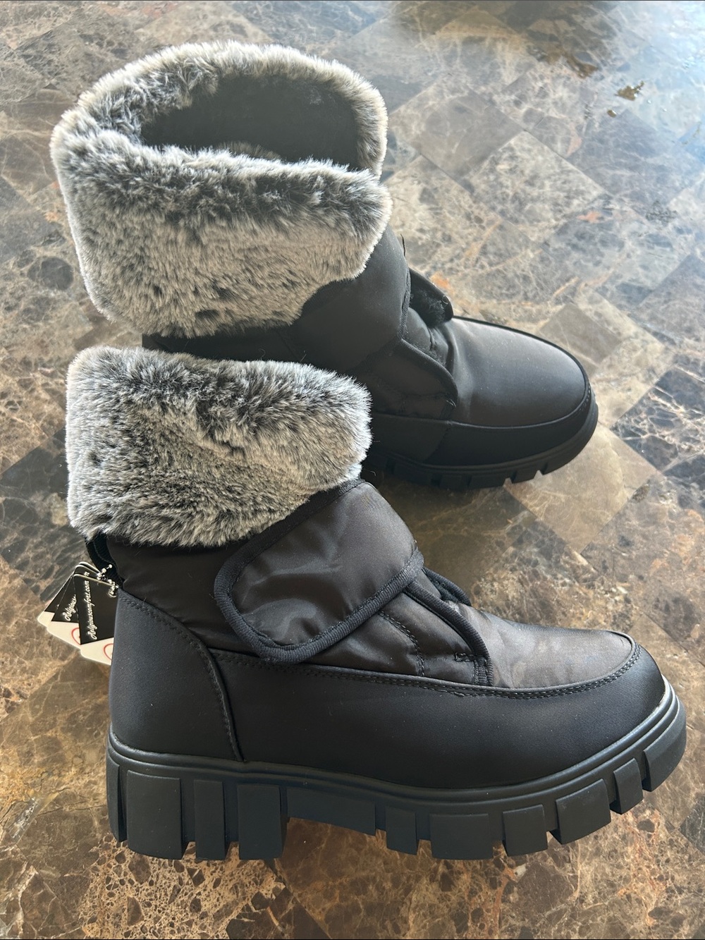 NWT 🆕 Religious Comfort Women's Black Winter Faux-Fur Boots Chunky Platform 6.5